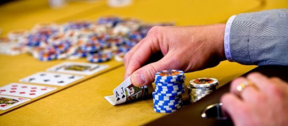 Poker Proffesional - Bermain Online Seperti Seorang Ahli